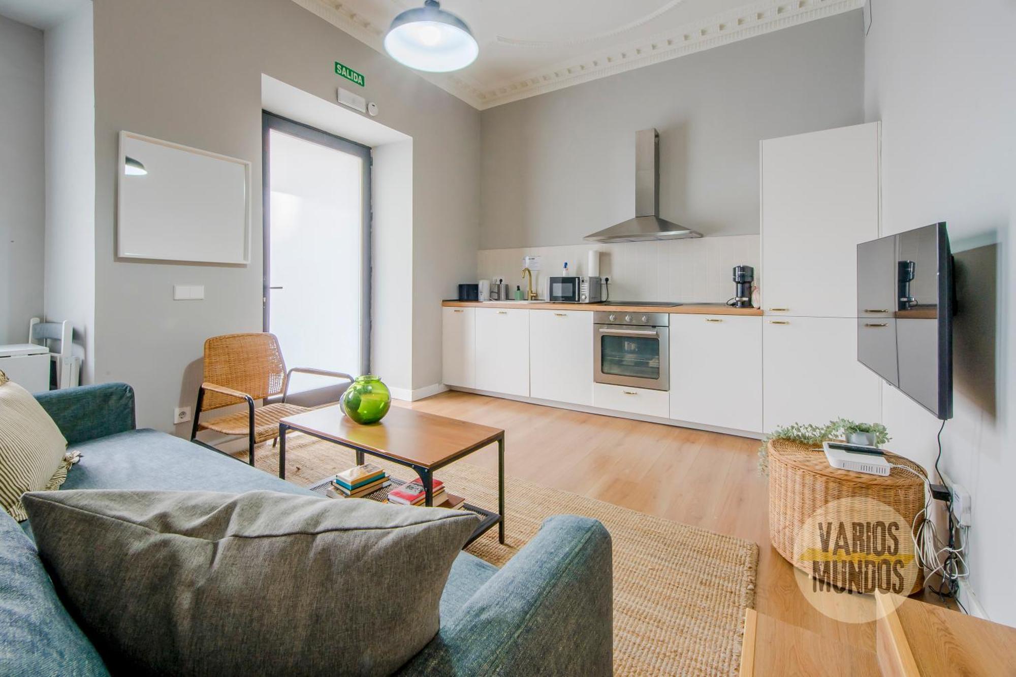 Modern & Cool Interior Design A 20 Metros Del Retiro E1 Apartment Madrid